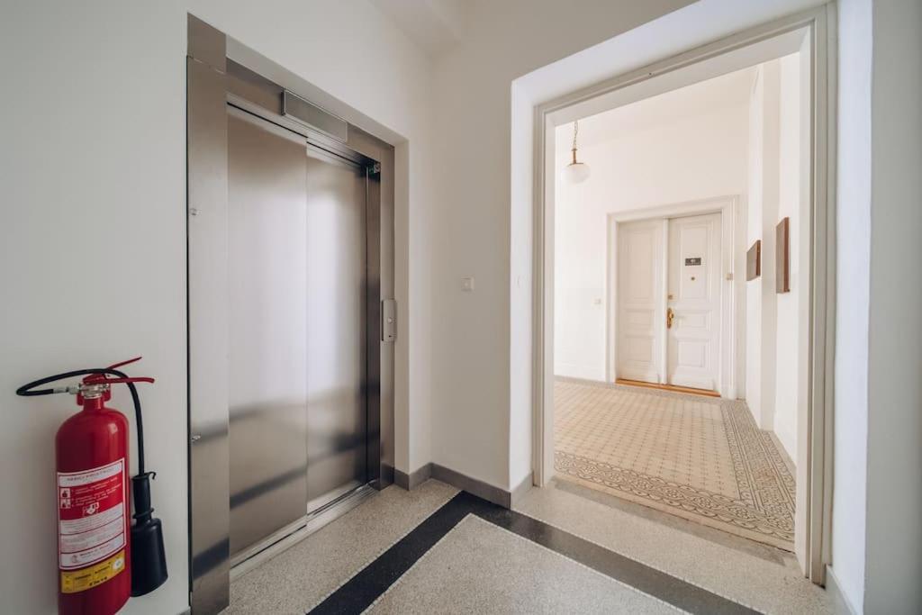Magnificent Historical Penthouse In The Heart Of Prague Lägenhet Exteriör bild