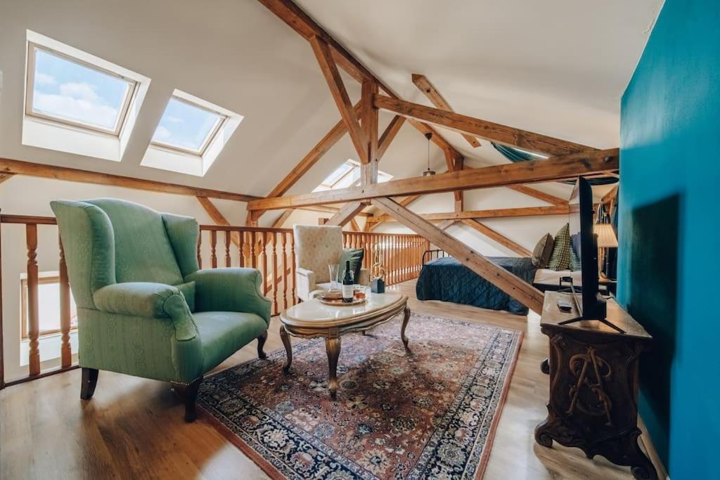 Magnificent Historical Penthouse In The Heart Of Prague Lägenhet Exteriör bild